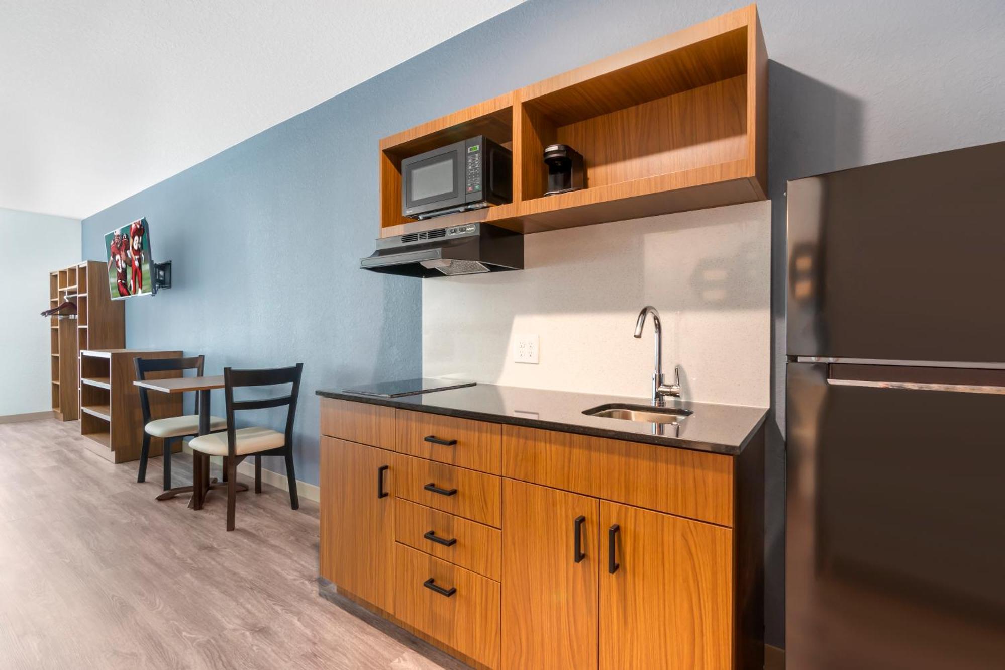 Hometowne Studios By Red Roof Tampa - Airport West Chase Dış mekan fotoğraf