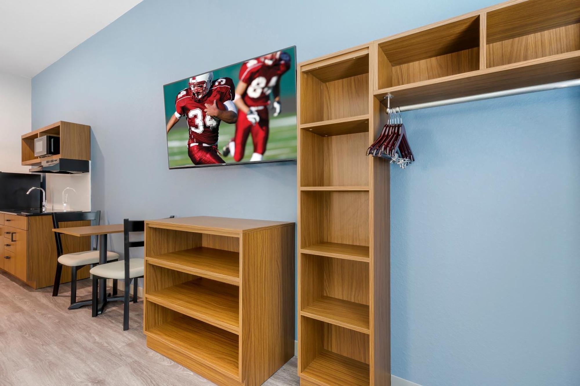 Hometowne Studios By Red Roof Tampa - Airport West Chase Dış mekan fotoğraf