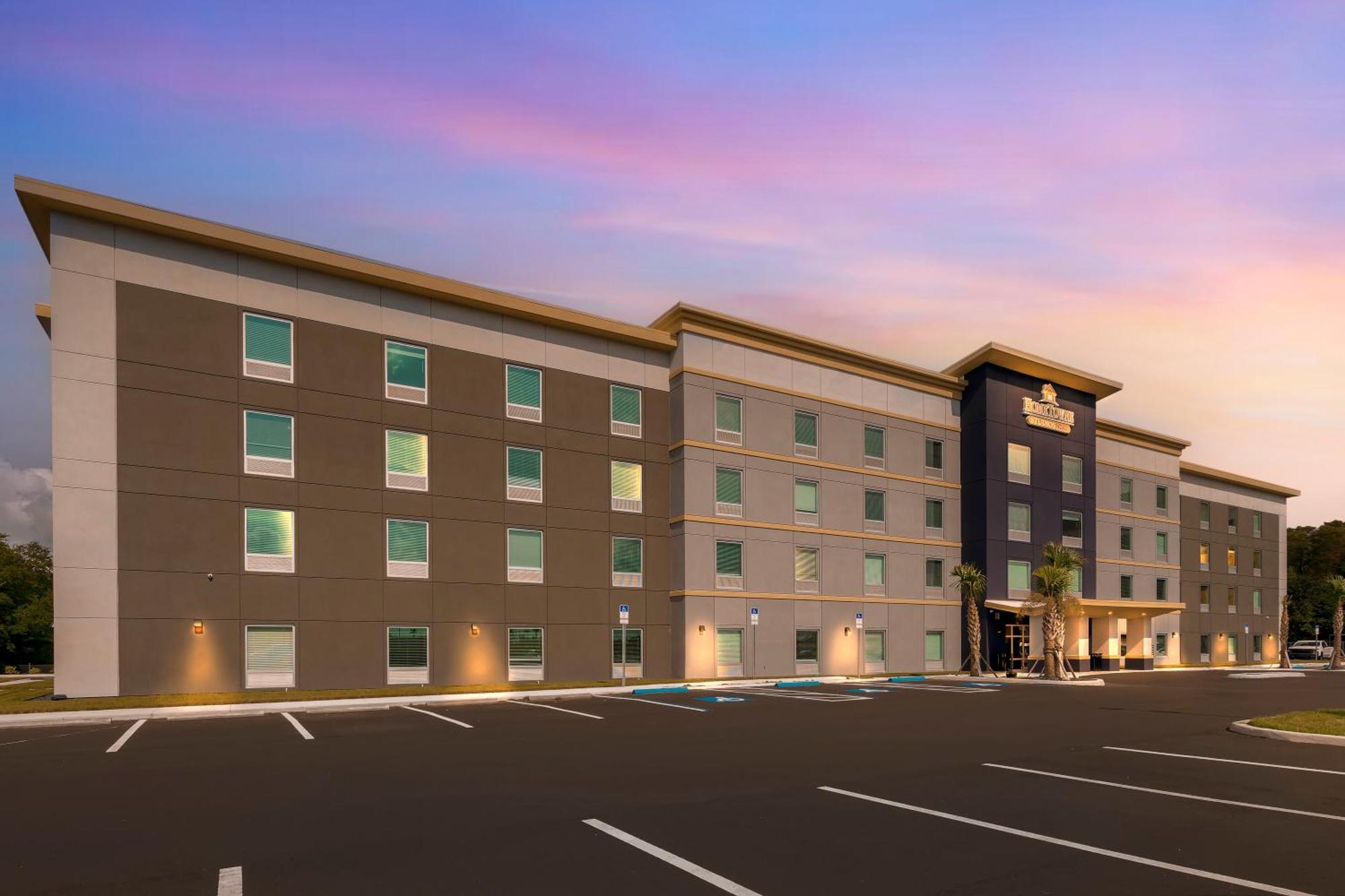 Hometowne Studios By Red Roof Tampa - Airport West Chase Dış mekan fotoğraf